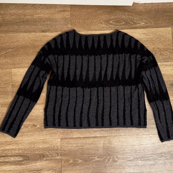 Skull Cashmere Black/Gray Striped Cropped Sweater - Picture 2 of 5